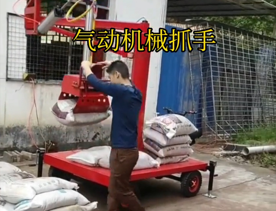 元宝山区机械抓手青储搬运机元宝山区本地价格机械抓手农用随车抓装卸水泥神器元宝山区水泥抓手